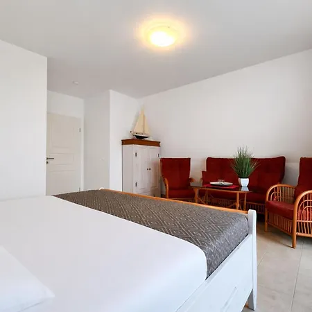 度假居 E8 Reetdach Ostseebad *