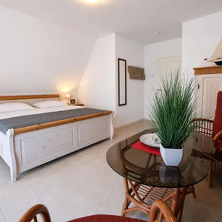 度假居 E8 Reetdach Ostseebad